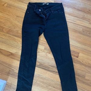 Black Levi high waisted skinny jeans size 32